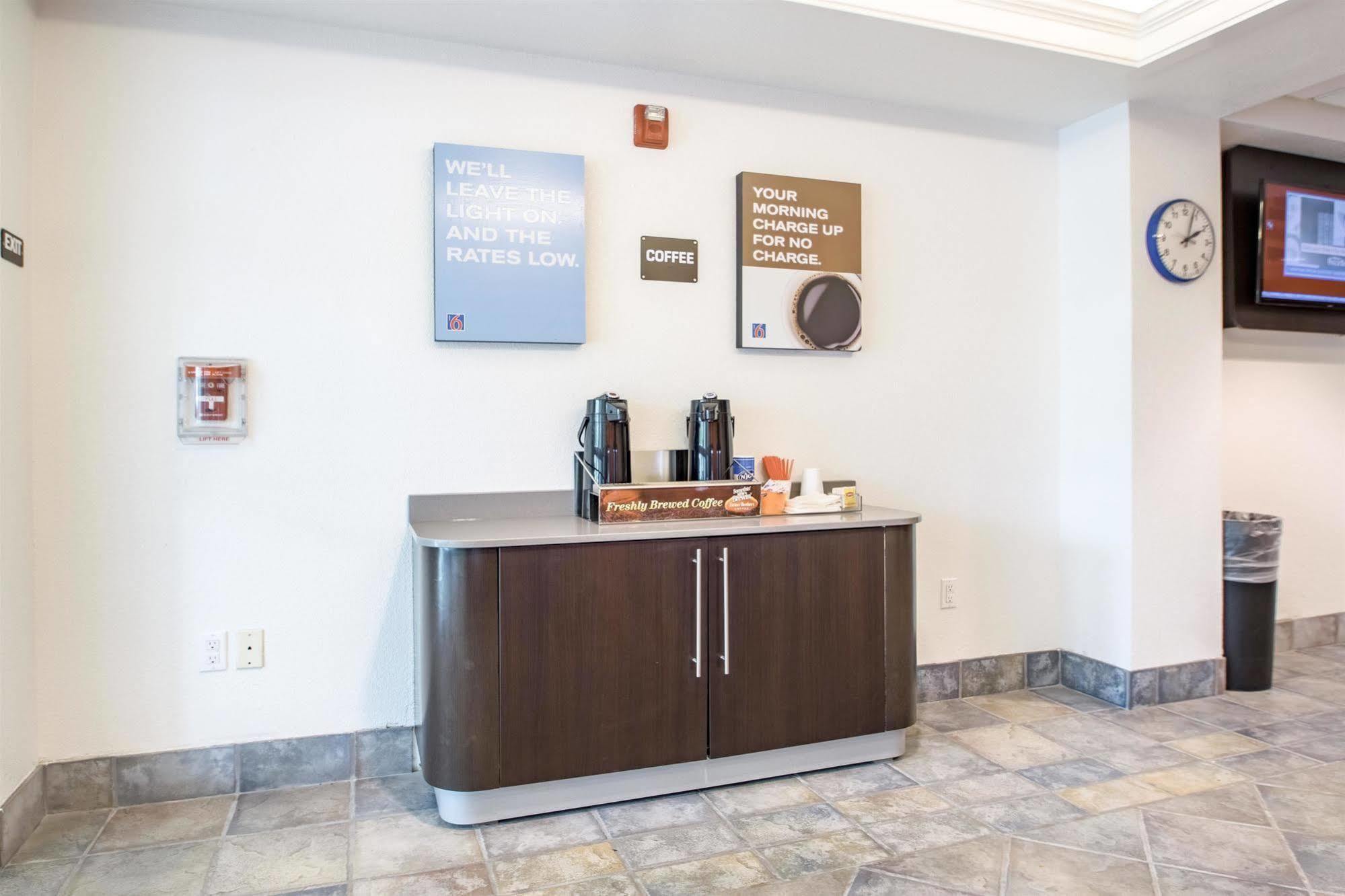 Motel 6-Portland, Or - I-5 Екстер'єр фото