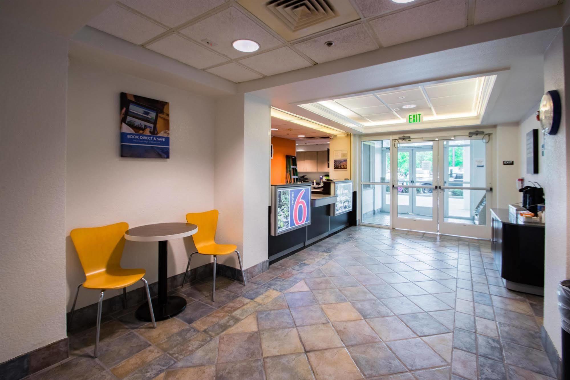 Motel 6-Portland, Or - I-5 Екстер'єр фото