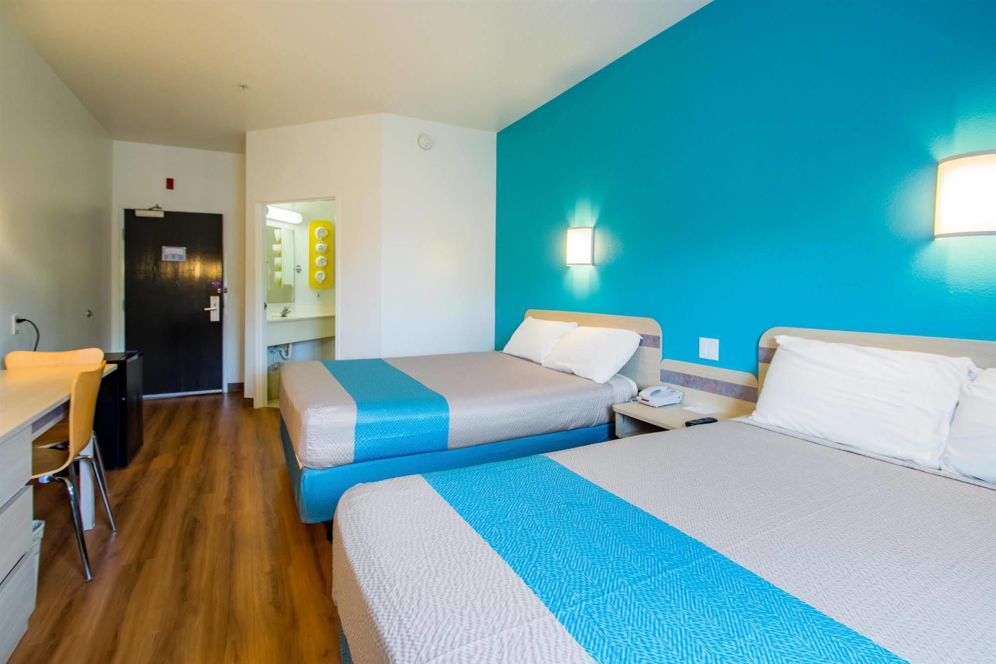 Motel 6-Portland, Or - I-5 Екстер'єр фото
