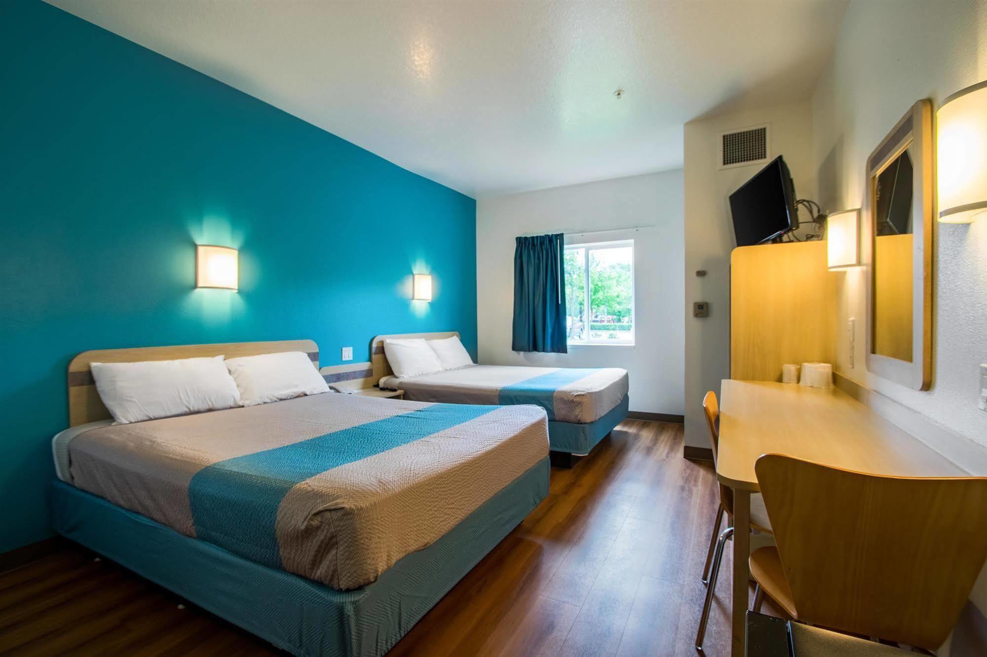 Motel 6-Portland, Or - I-5 Екстер'єр фото